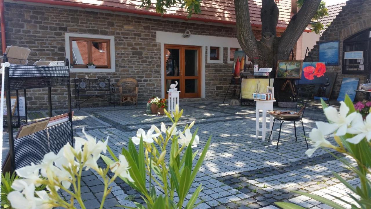 Bed and Breakfast Csoepi Panzio Тихань Экстерьер фото